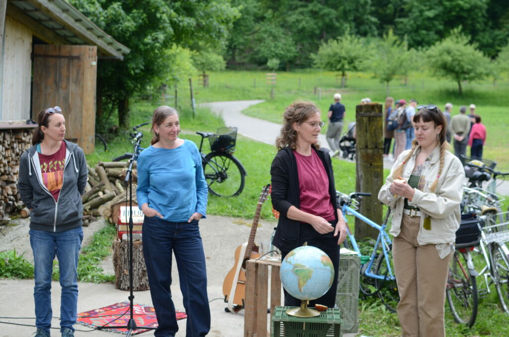 The board members of Global Field Zurich (from left: Rahel Fuchs, Simone Gabi, Barbara Holzer, Olivia Senn) at the opening ceremony of the Weltacker Zurich, May 17, 2025, at the Huebhof in Zurich Schwamendingen.